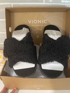 Vionic Relax II Slippers